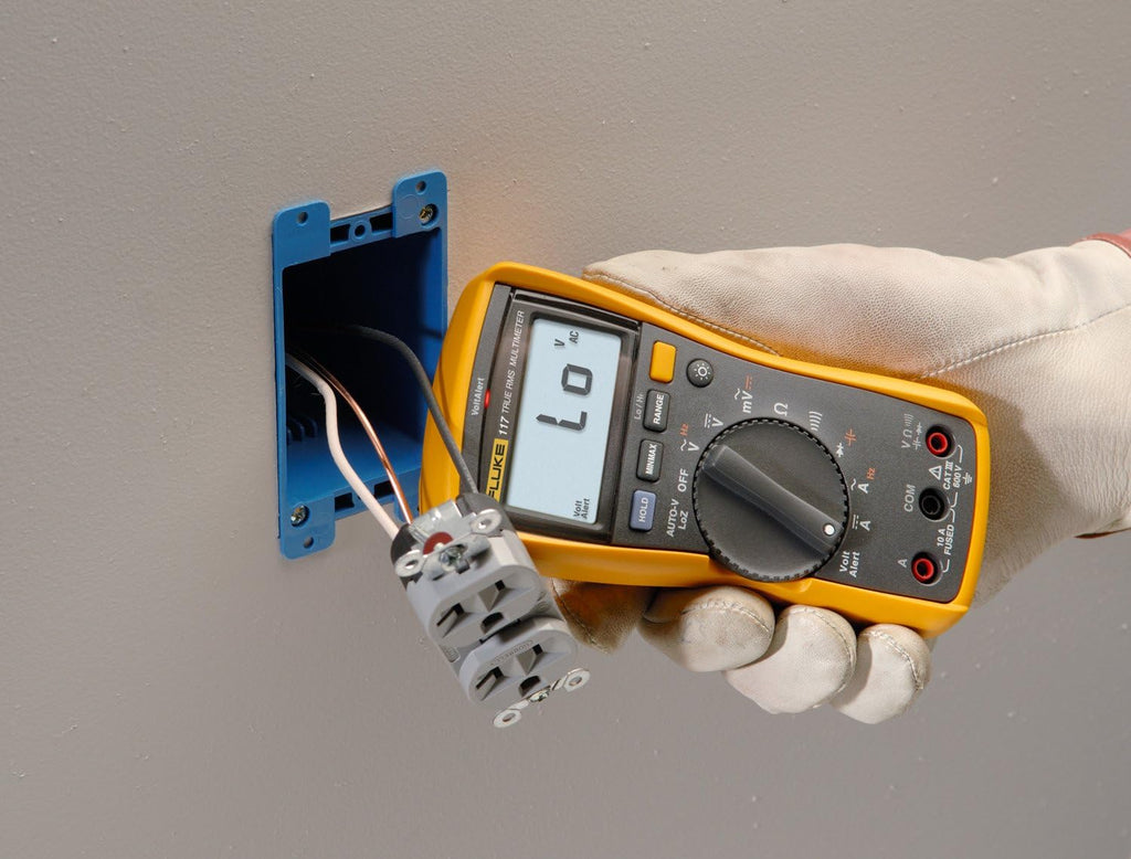 Fluke 117 Digital Multimeter, Non-Contact AC Voltage Detection, Measures Resistance/Continuity/Frequency/Capacitance/Min Max Average, Automatic AC/DC Selection, Low Impedance Mode